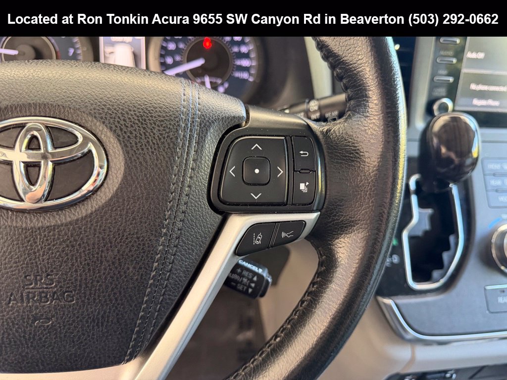 Used 2019 Toyota Sienna XLE w/ XLE Navigation Package FWD image 18