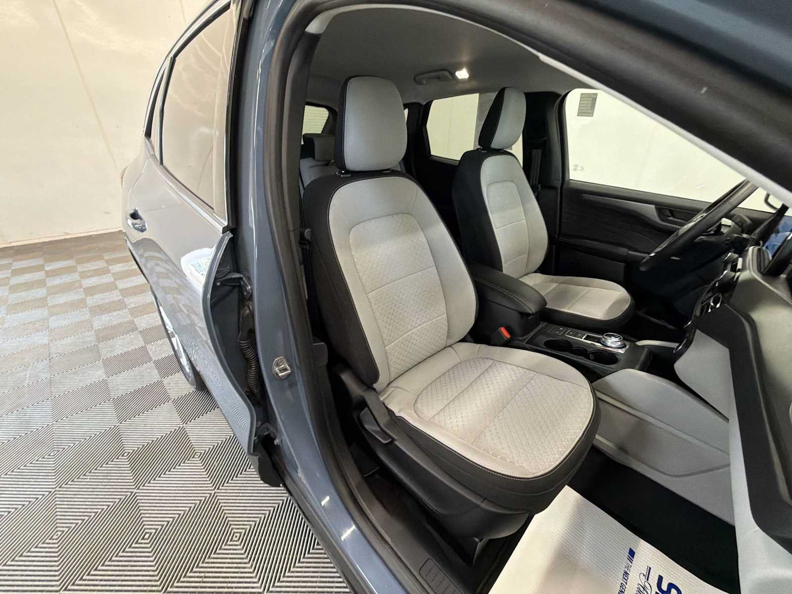 Used 2023 Ford Escape Active AWD/4WD image 24