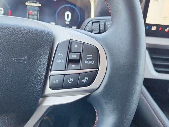 Used 2025 Ford Explorer Active AWD/4WD image 25