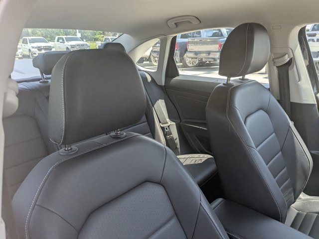 Used 2024 Volkswagen Jetta SE FWD image 16