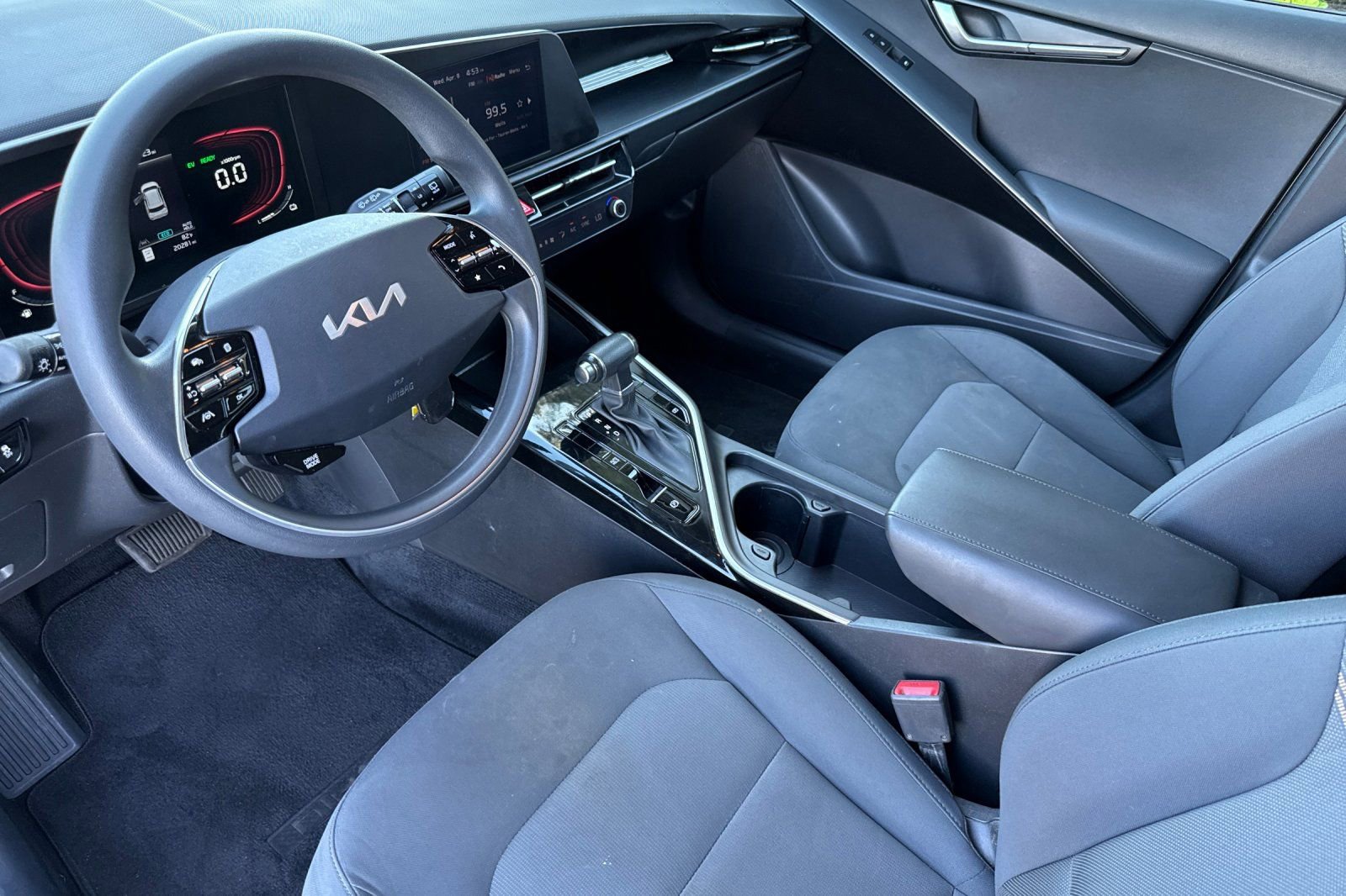 Used 2023 Kia Niro LX image 7