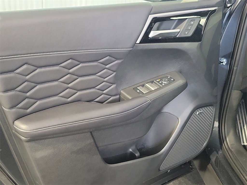 New 2025 Mitsubishi Outlander SEL image 14