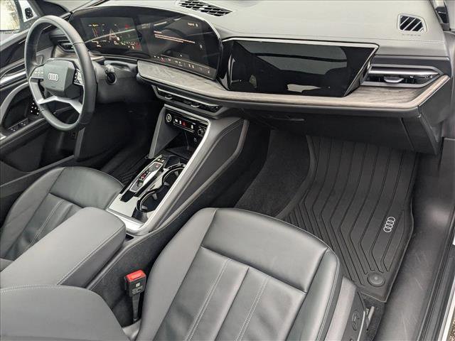 Used 2025 Audi Q5 Premium w/ Convenience Package image 23