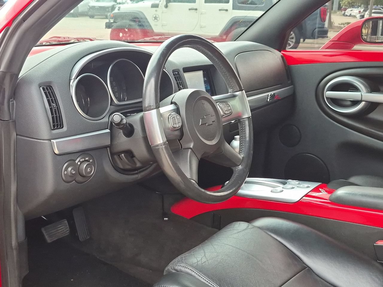 Used 2005 Chevrolet SSR w/ Preferred Equipment Group RWD image 10
