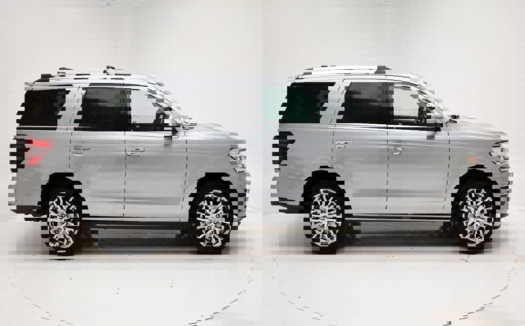 Used 2024 Ford Expedition Limited image 3