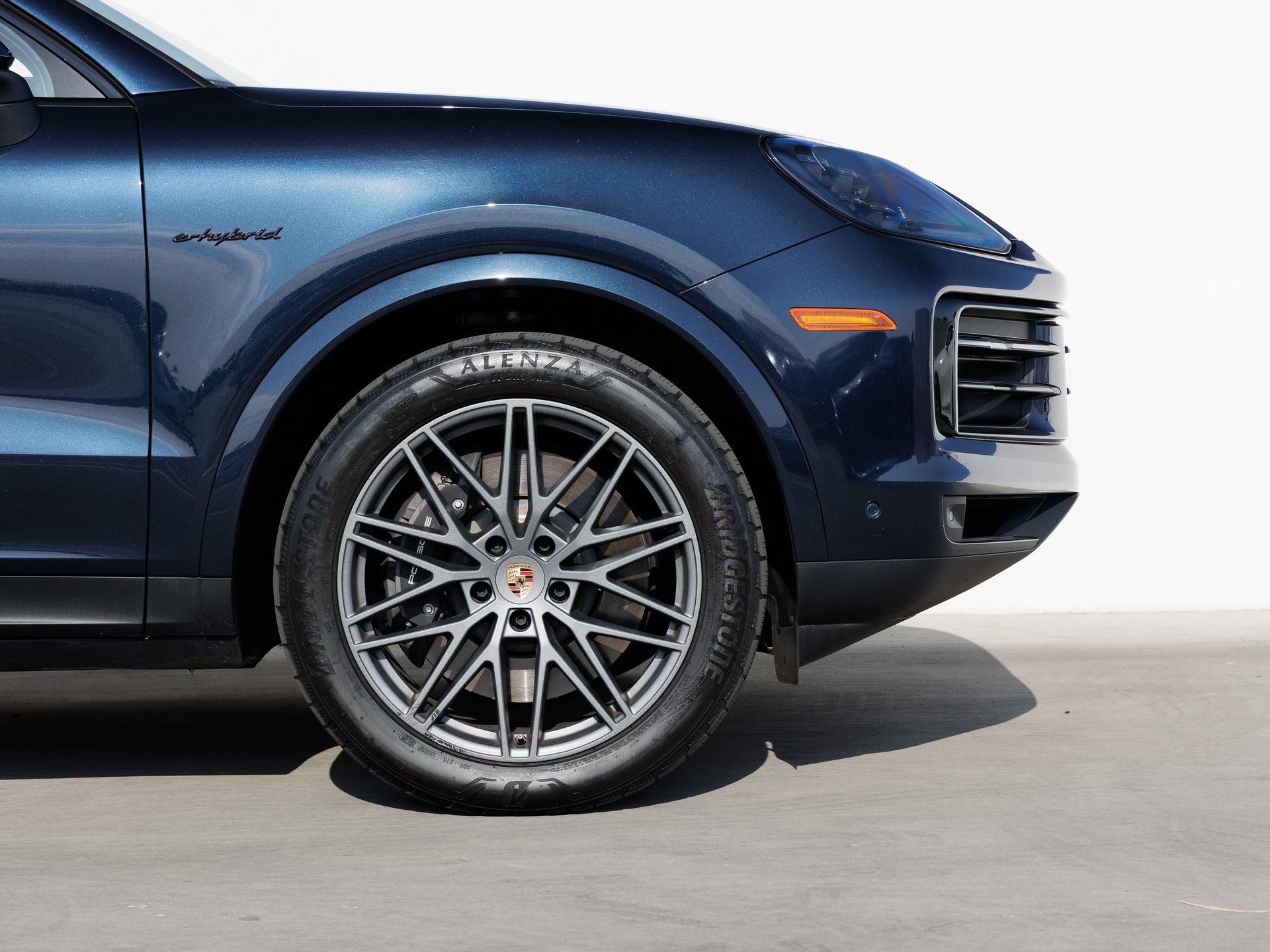 Certified 2025 Porsche Cayenne E-Hybrid Coupe AWD/4WD image 11