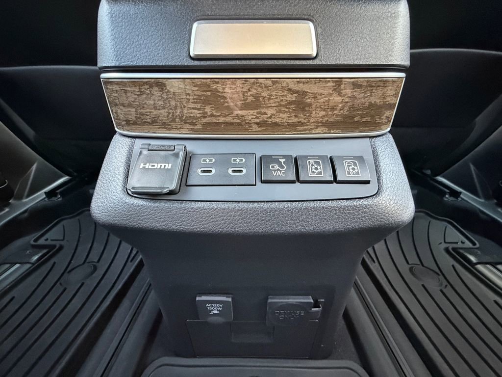 Used 2025 Toyota Sienna Platinum AWD/4WD image 34