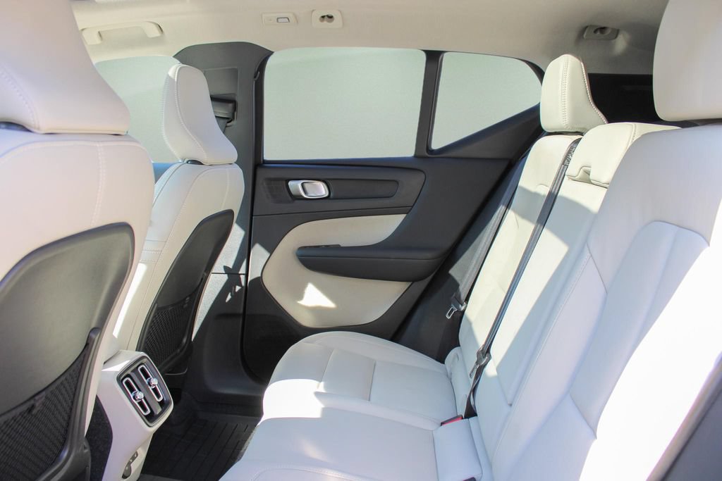 Certified 2025 Volvo XC40 B5 Ultra w/ Protection Package Premier AWD/4WD image 26