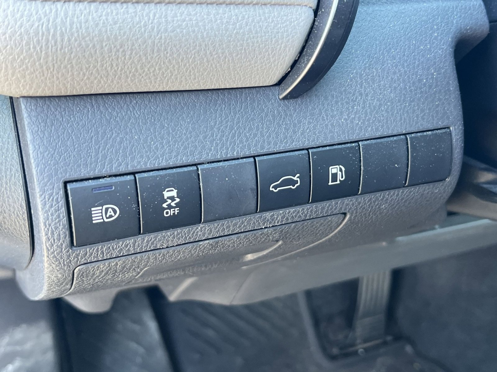 Used 2018 Toyota Camry XLE image 28