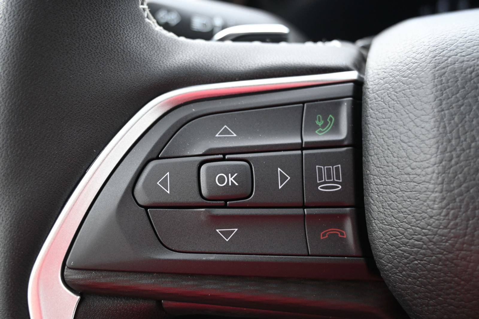 New 2026 Jeep Grand Cherokee Laredo image 9