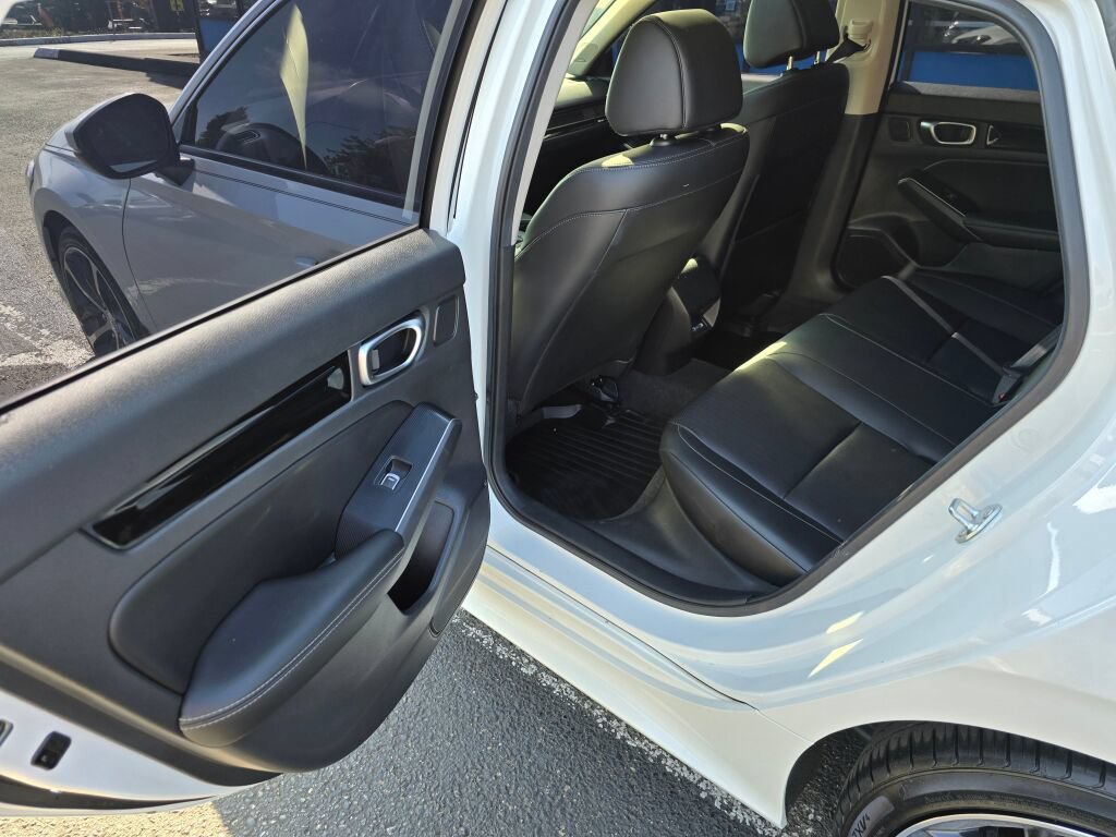 Used 2022 Honda Civic Touring image 11