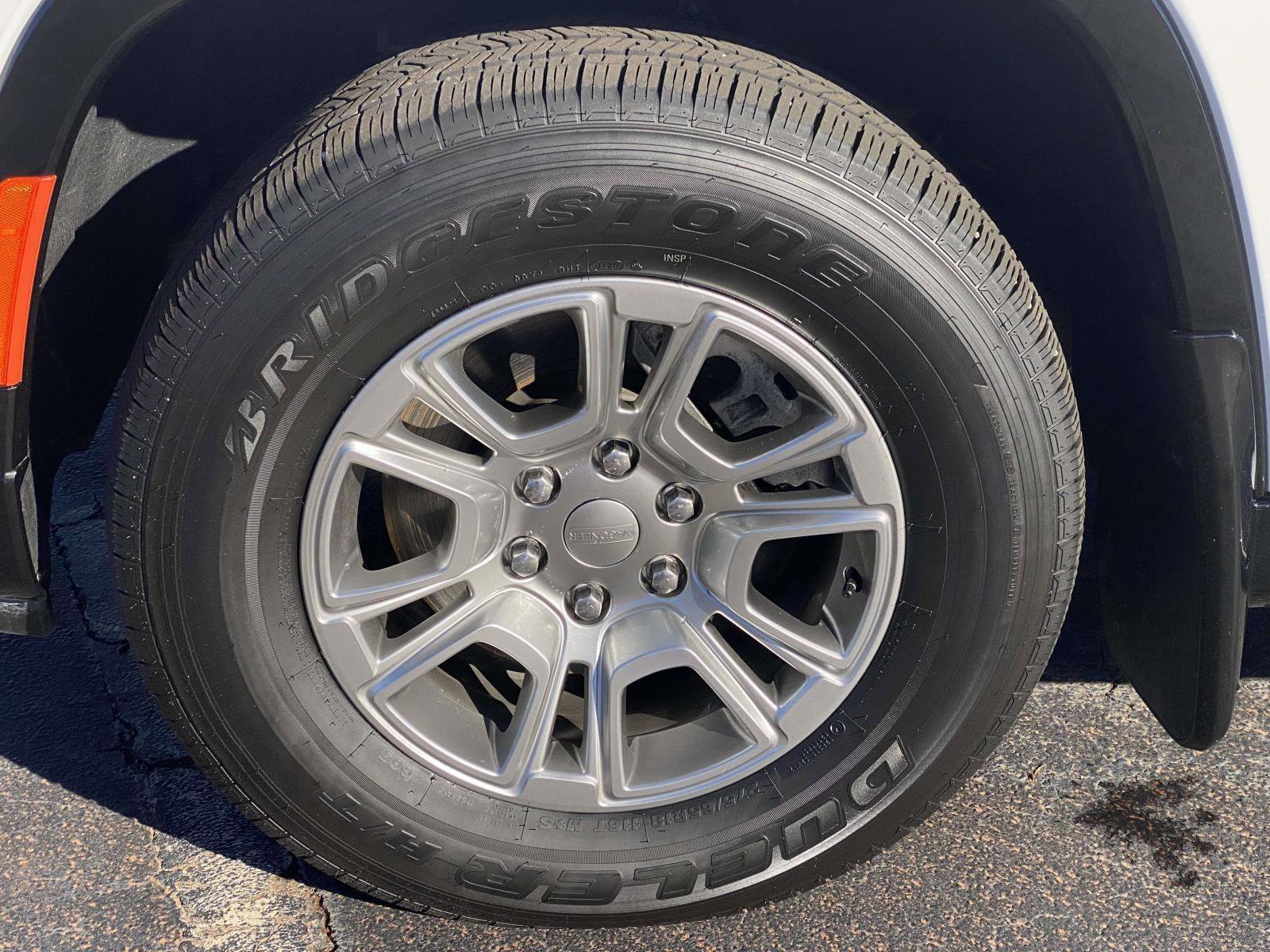 Certified 2024 Jeep Wagoneer 4WD w/ Convenience Group I image 11