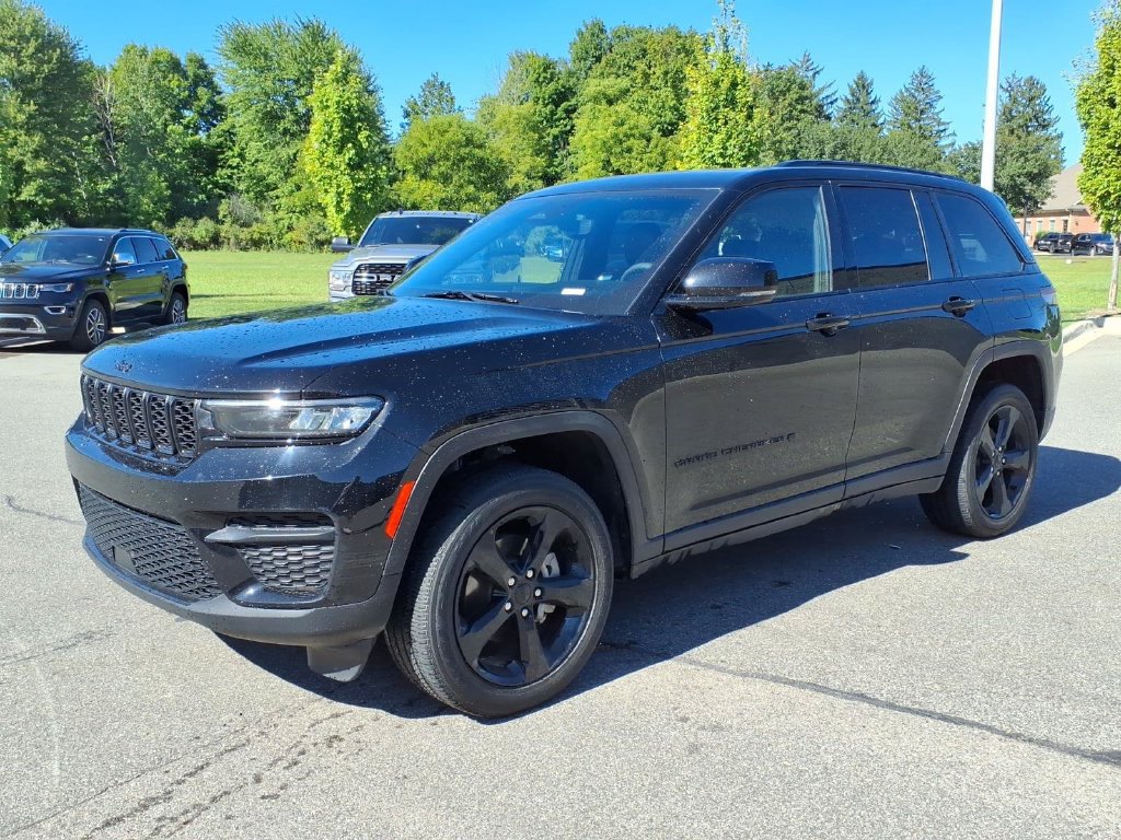Used 2023 Jeep Grand Cherokee Altitude