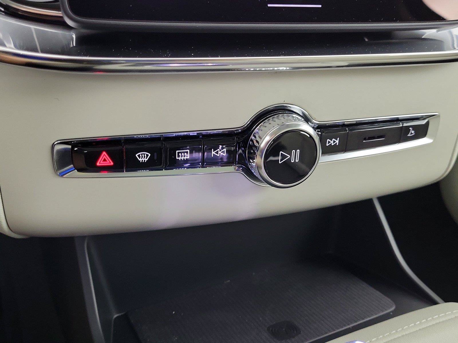 New 2027 Volvo XC90 B6 Ultra AWD/4WD image 30
