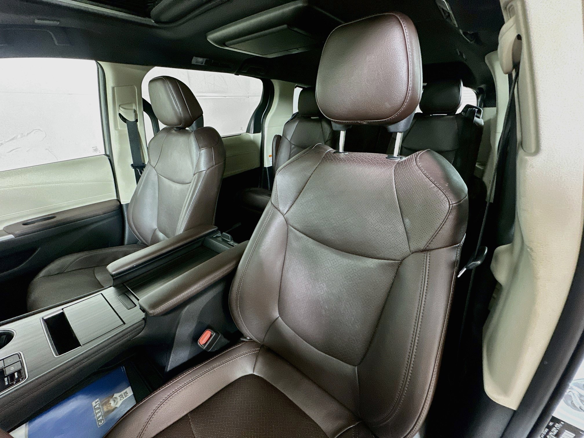 Used 2021 Toyota Sienna Platinum FWD image 20