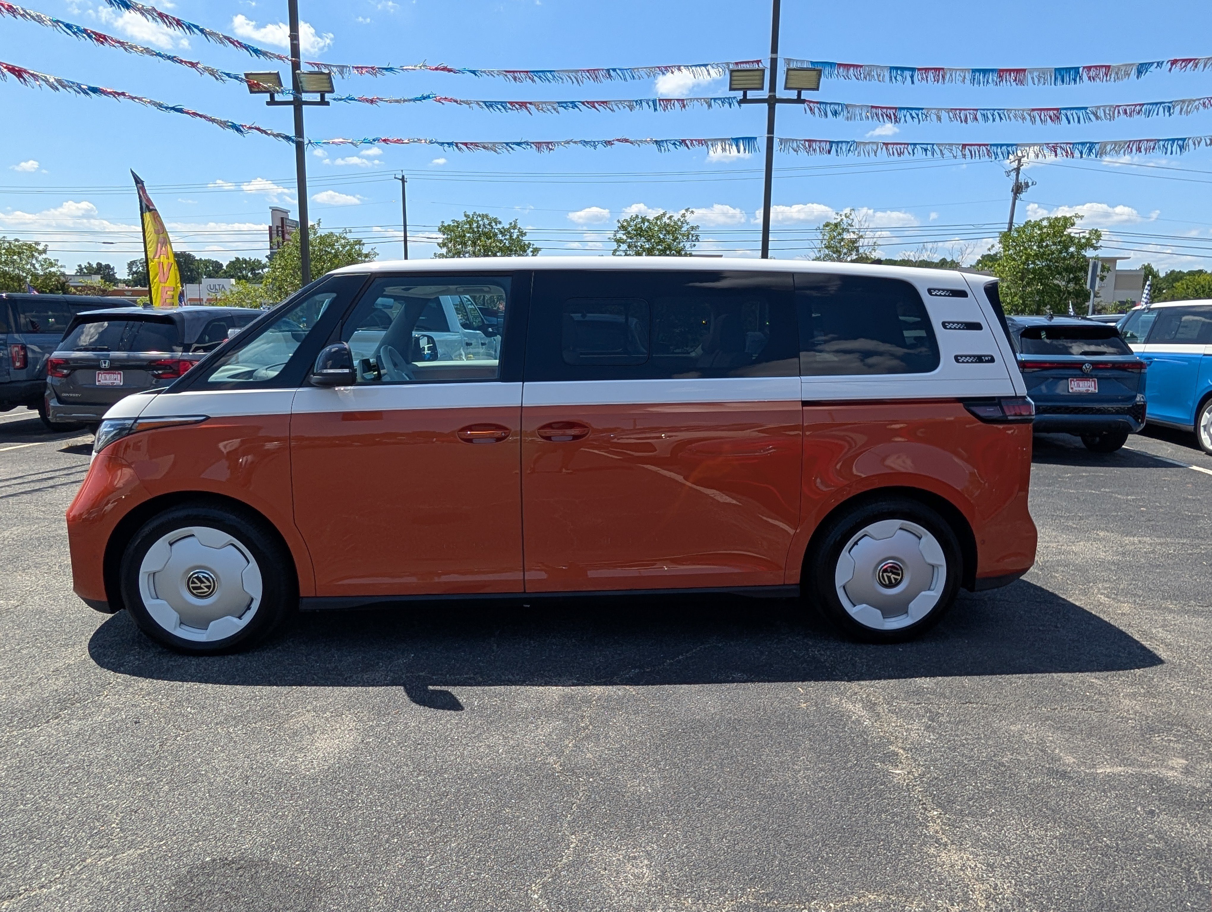 Used 2025 Volkswagen ID. Buzz Pro S Plus RWD image 6