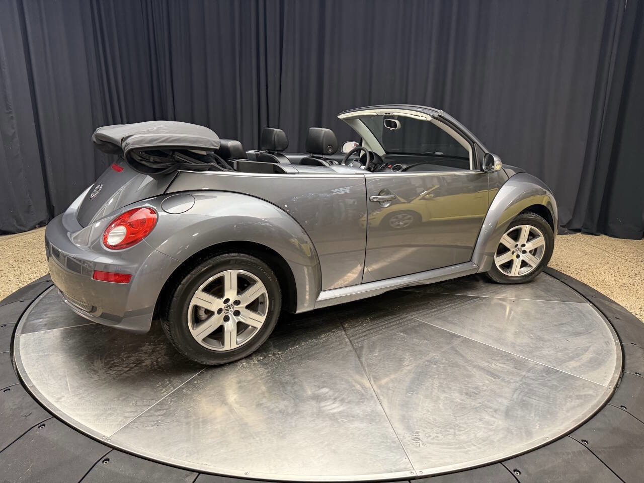 Used 2006 Volkswagen Beetle Convertible w/ Package 1 image 9