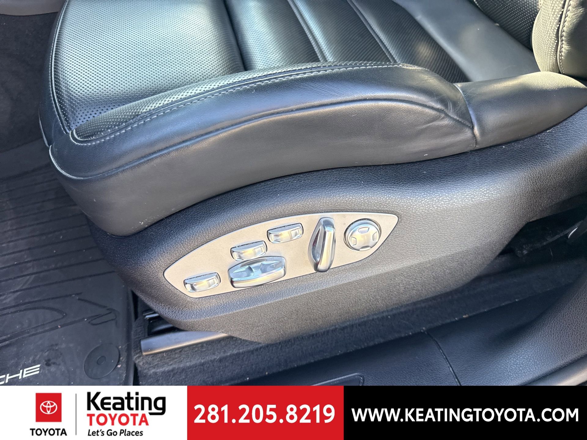 Used 2023 Porsche Macan Turbo image 15