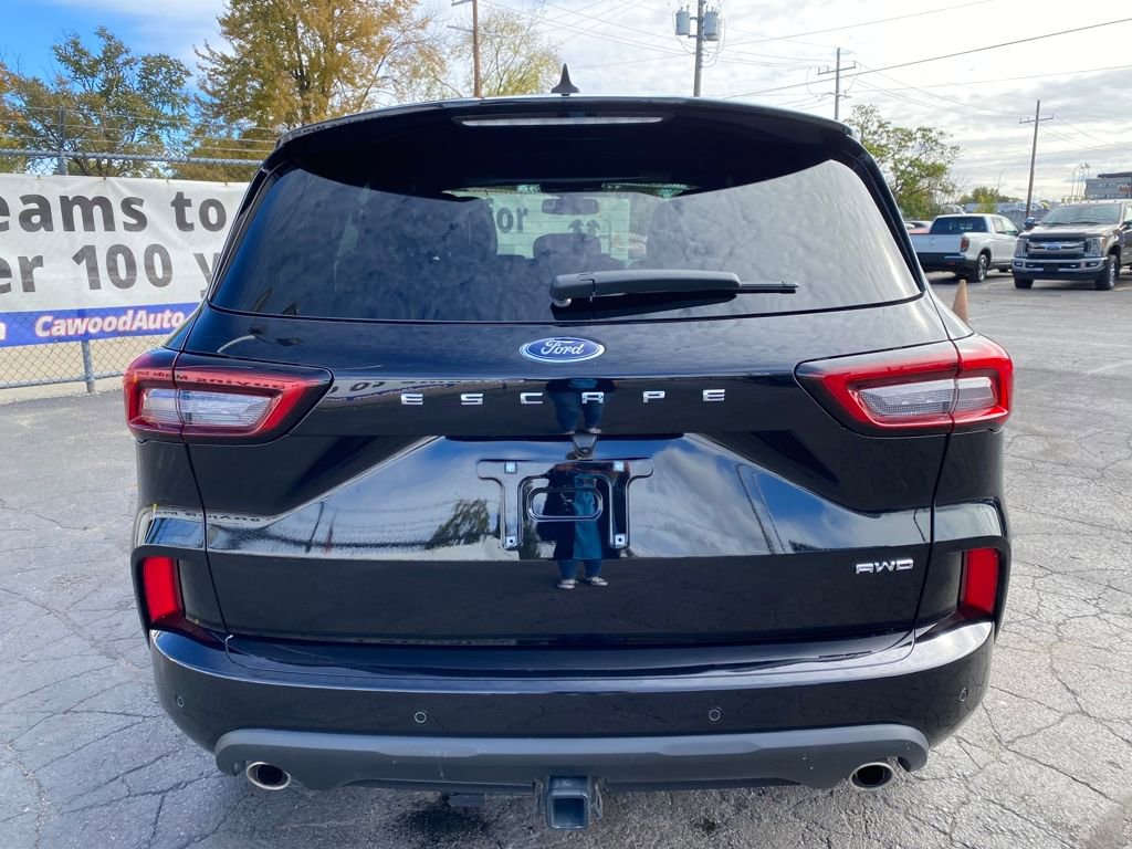 Used 2024 Ford Escape ST-Line Elite w/ Premium Technology Package image 3