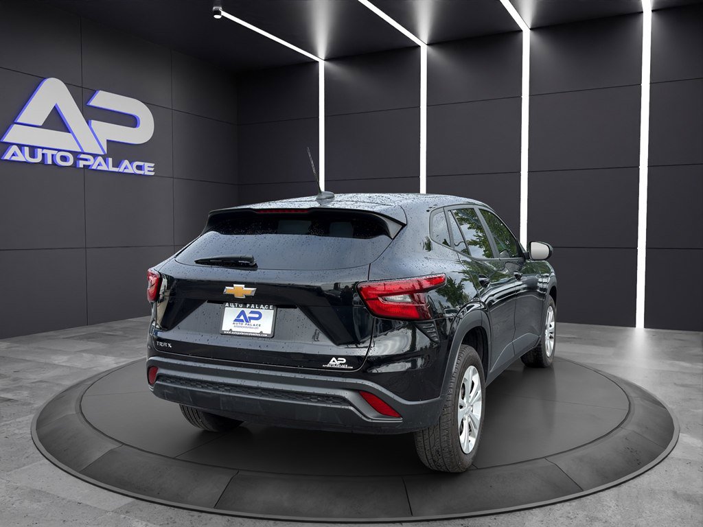 Used 2024 Chevrolet Trax LS FWD image 6