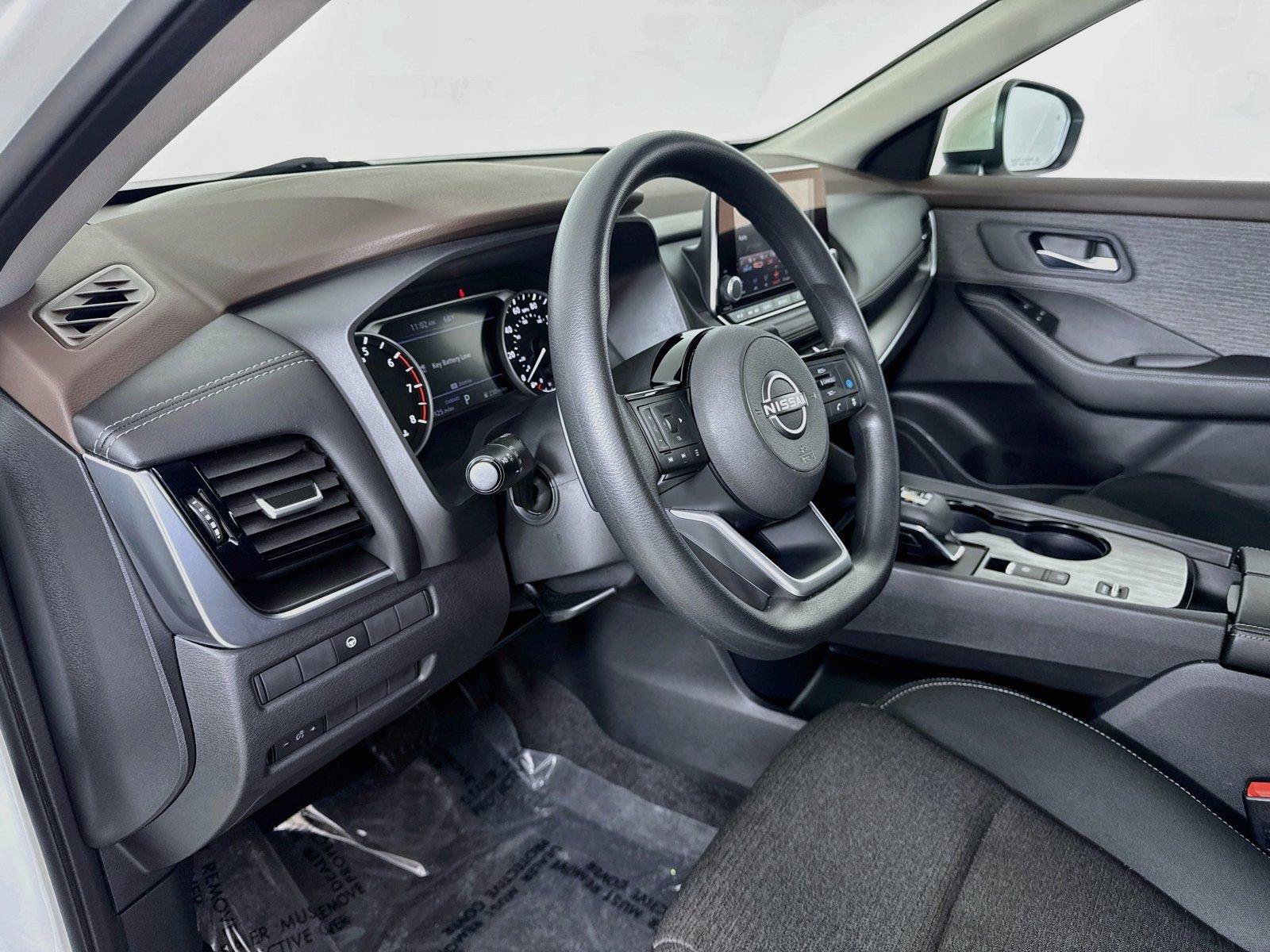 Used 2022 Nissan Rogue SV FWD image 9