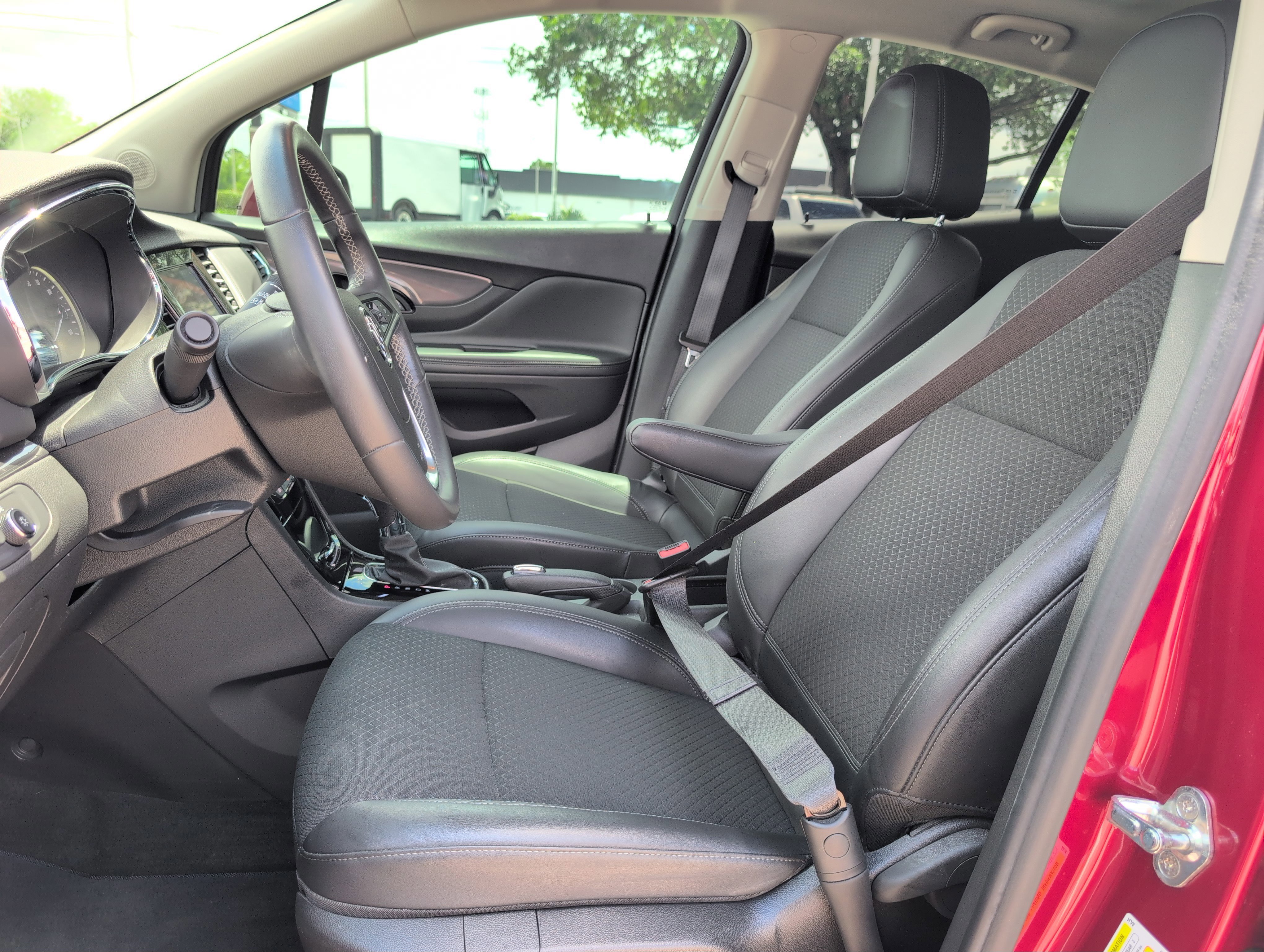 Used 2022 Buick Encore Preferred w/ Safety Package FWD image 13