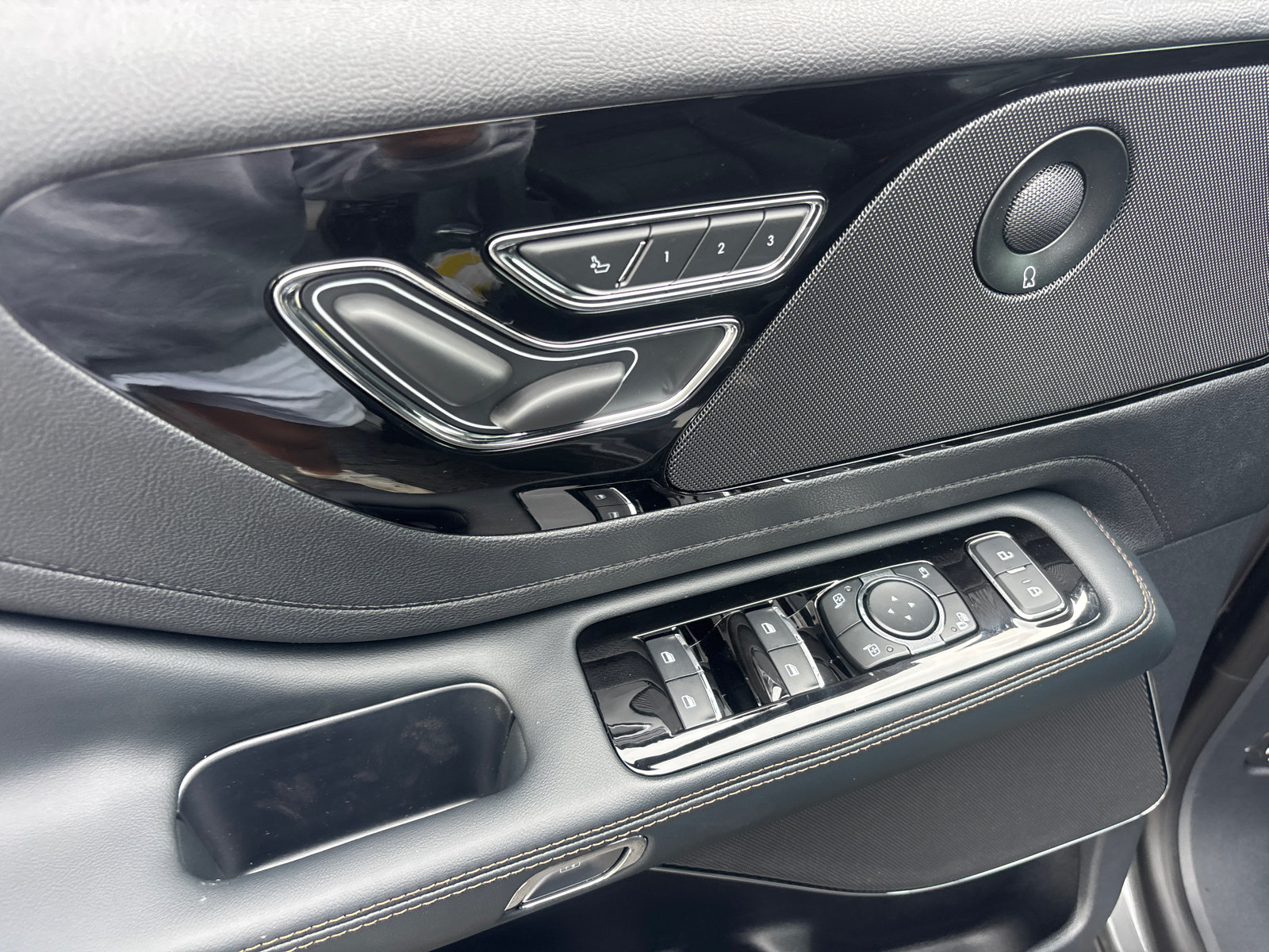 New 2027 Lincoln Aviator Reserve AWD/4WD image 12