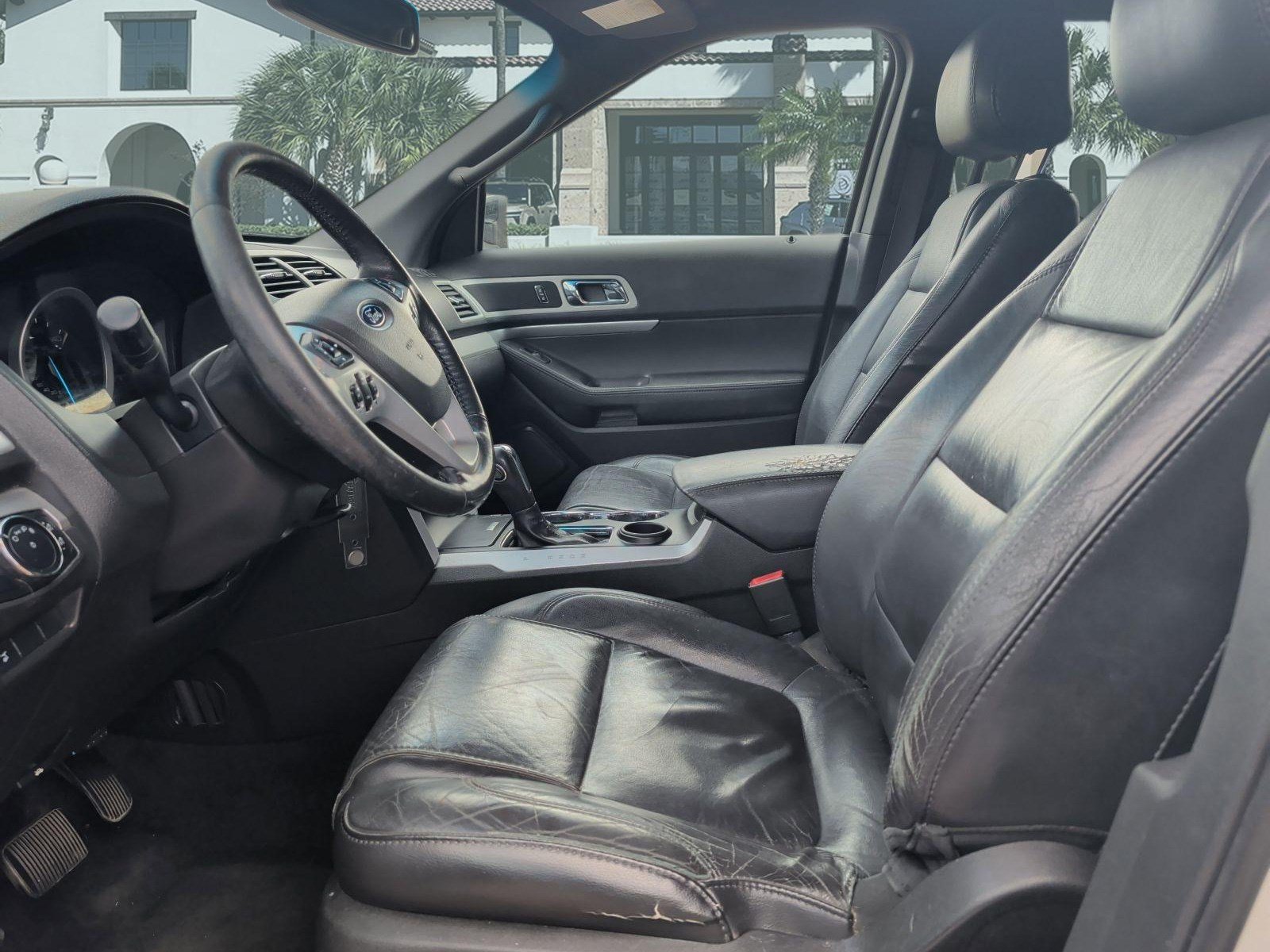 Used 2015 Ford Explorer XLT w/ Equipment Group 202A FWD image 11