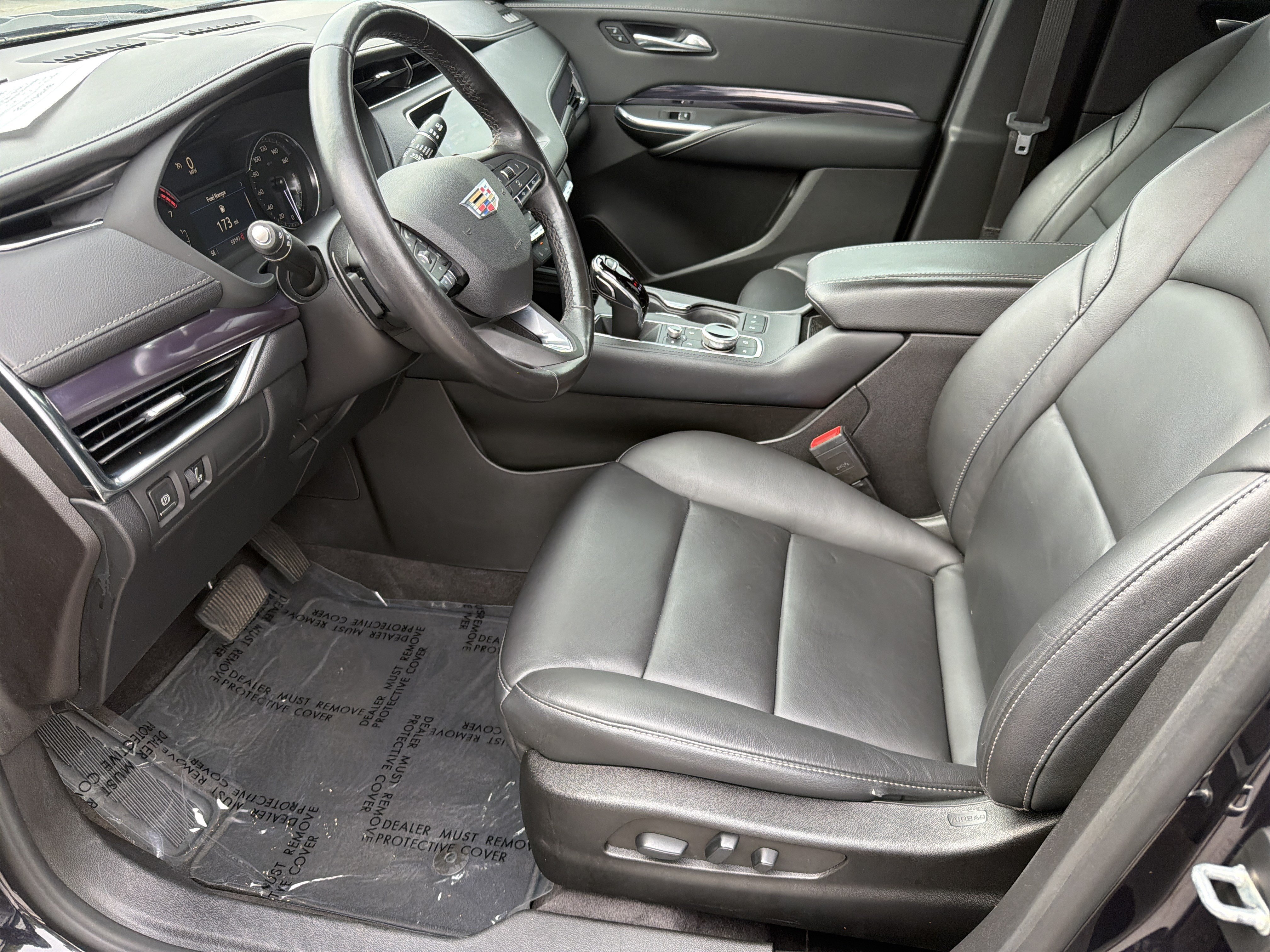Used 2023 Cadillac XT4 Luxury w/ Cold Weather Package FWD image 10