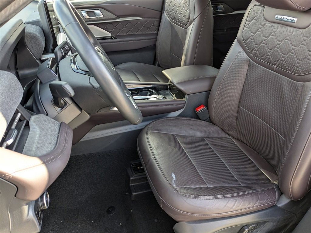 Used 2025 Ford Explorer Platinum w/ LUX Leather Package image 18