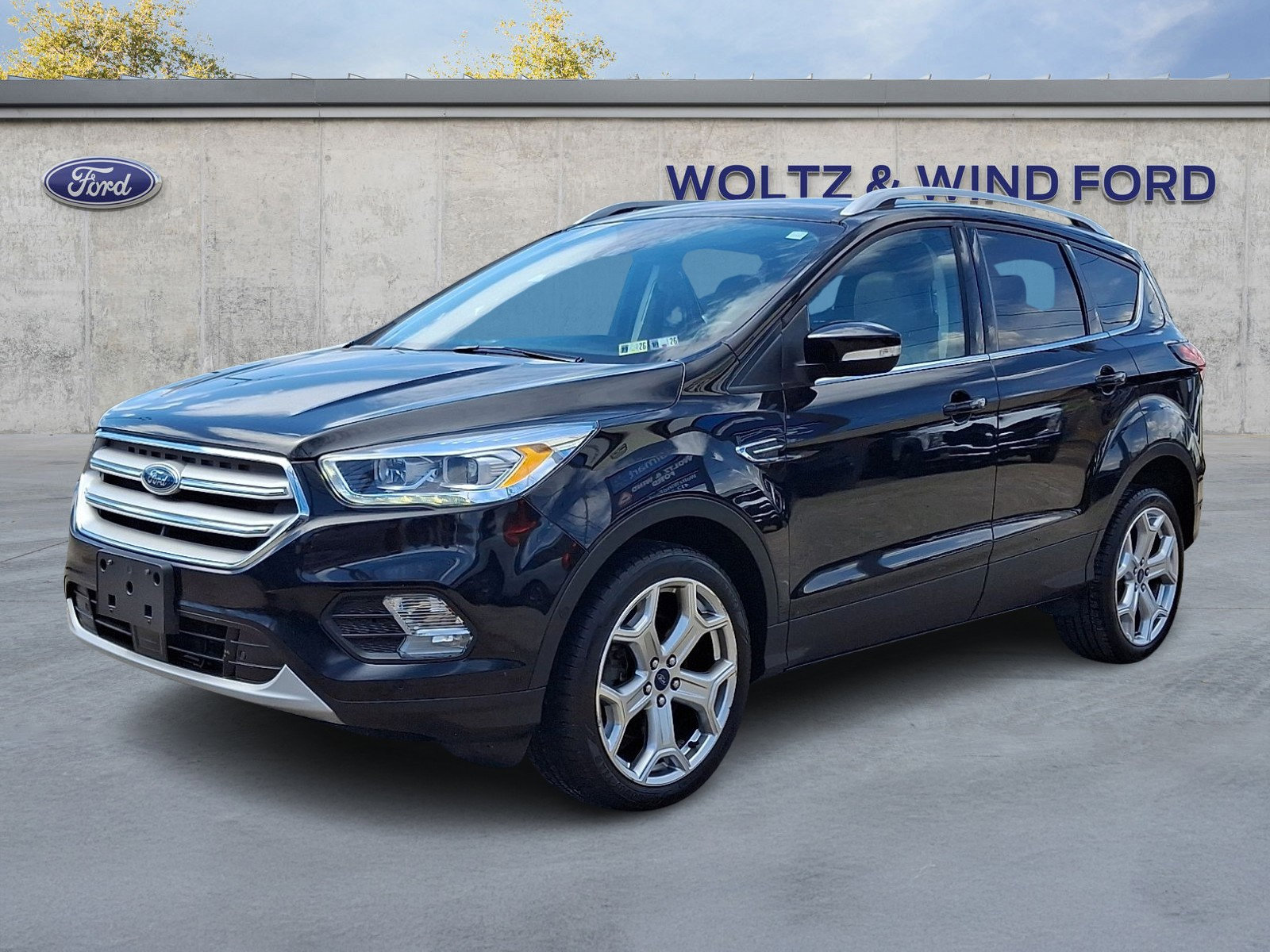 Certified 2019 Ford Escape Titanium AWD/4WD image 3