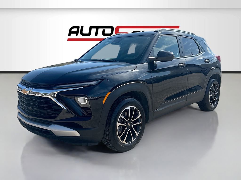 Used 2024 Chevrolet TrailBlazer LT w/ LT Cold Weather Package image 3