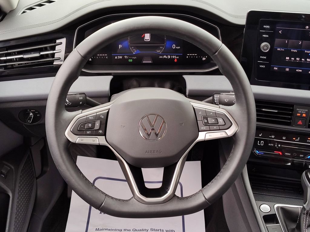 Used 2025 Volkswagen Jetta SE w/ Black Wheel Package image 26