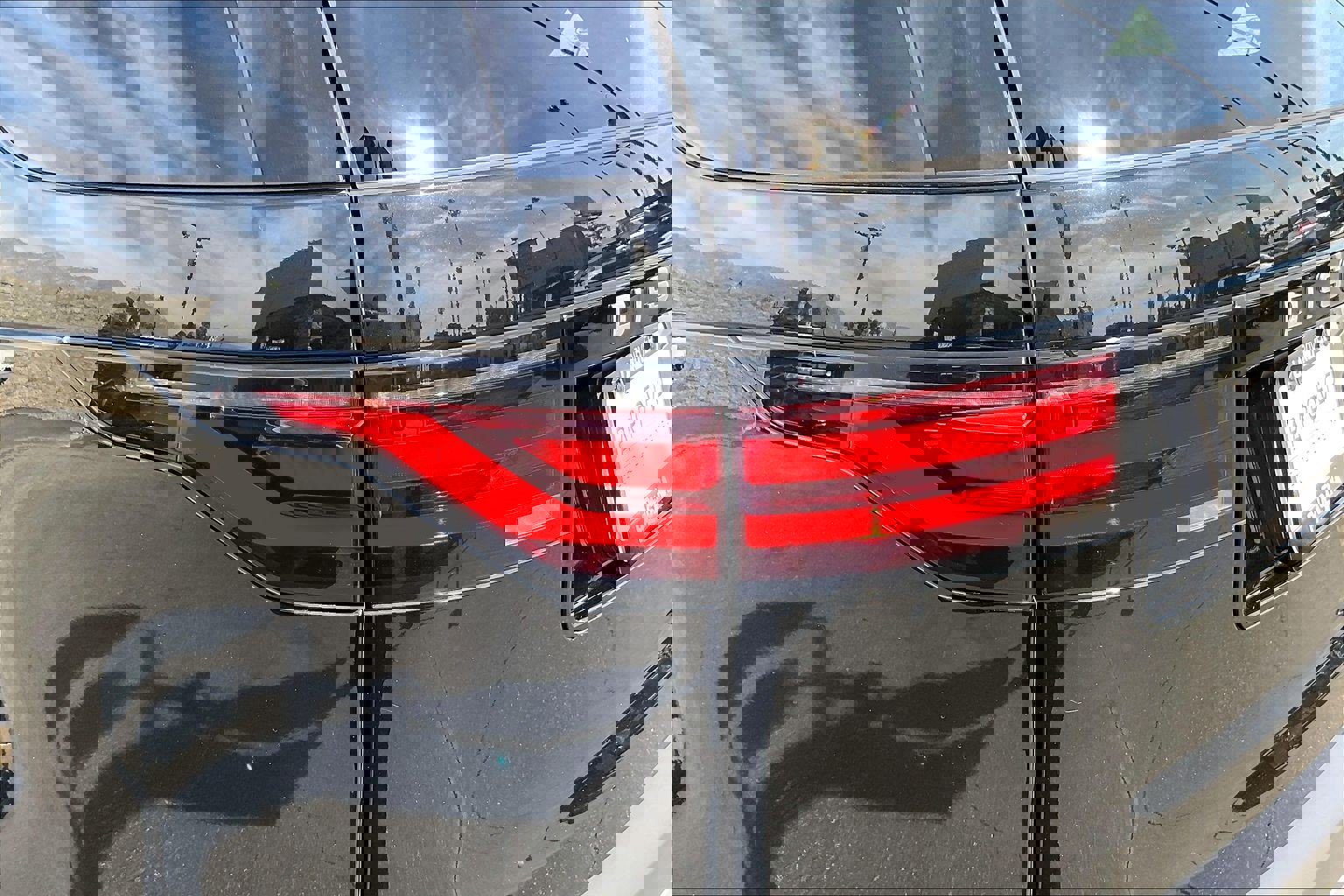 Certified 2025 Land Rover Discovery S image 26