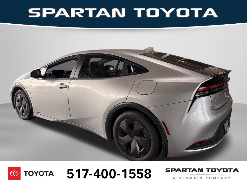 Used 2024 Toyota Prius LE AWD/4WD image 3