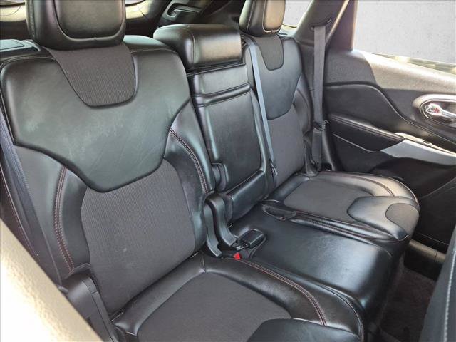 Used 2017 Jeep Cherokee Trailhawk w/ Comfort/Convenience Group AWD/4WD image 19