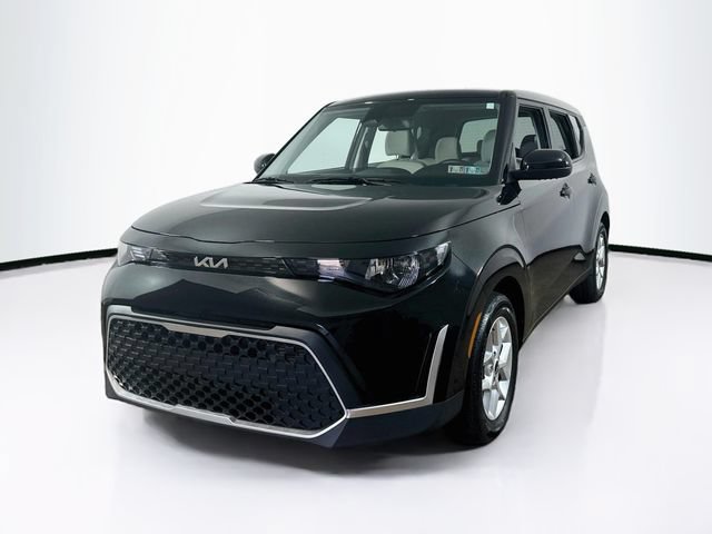 Used 2023 Kia Soul LX w/ LX Technology Package FWD image 3