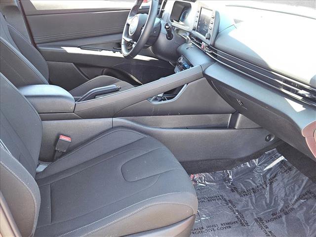 Used 2025 Hyundai Elantra Sport FWD image 25