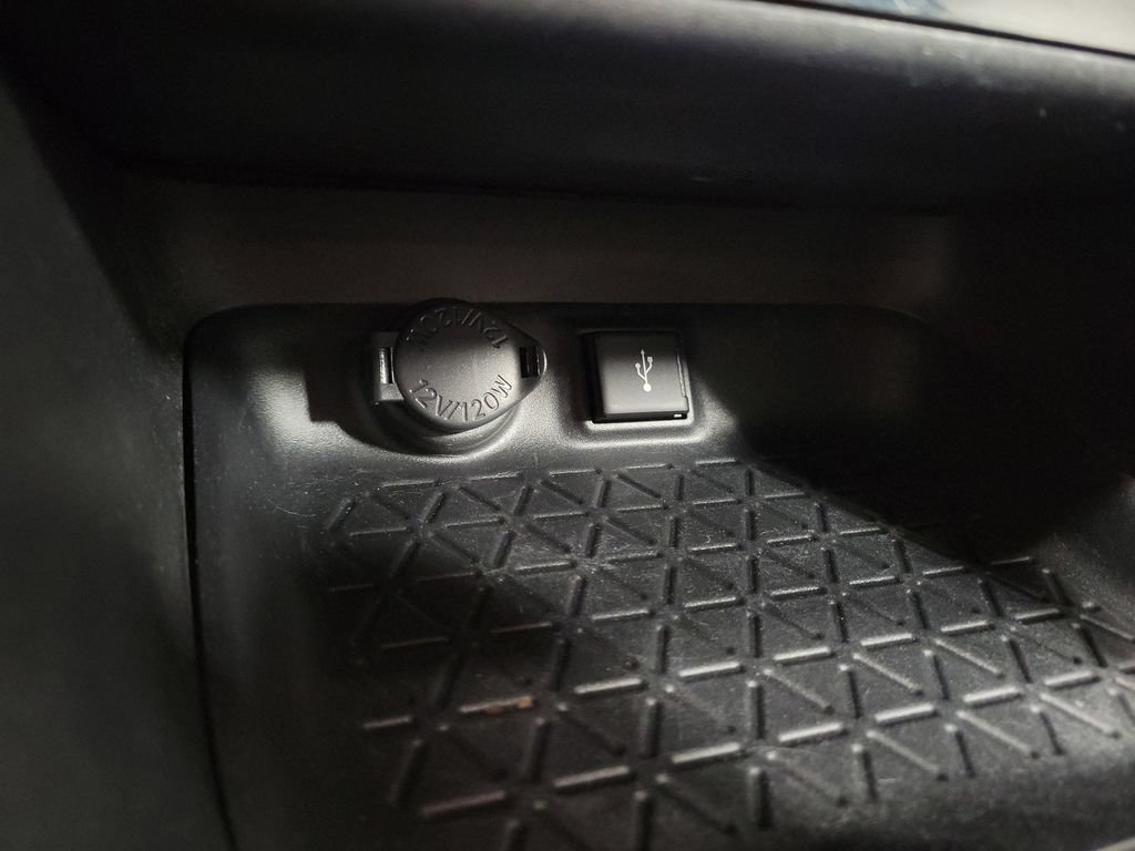 Used 2020 Toyota RAV4 XLE w/ Convenience Package AWD/4WD image 21
