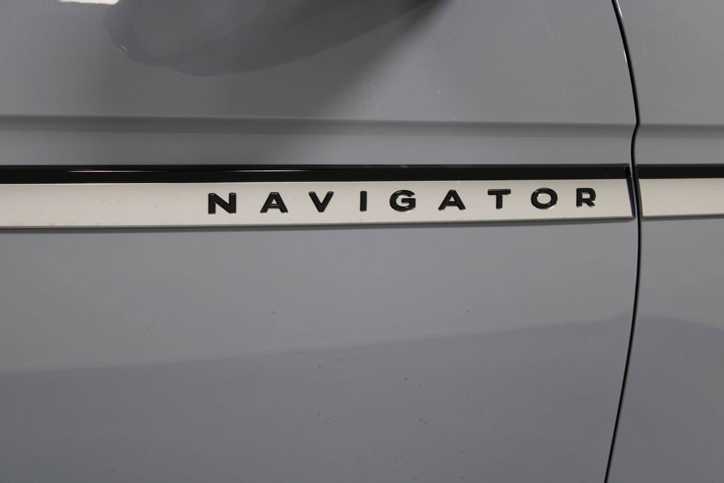 New 2026 Lincoln Navigator Reserve AWD/4WD image 12