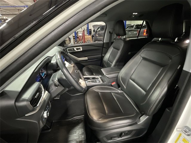 Used 2022 Ford Explorer XLT w/ Equipment Group 202A image 17