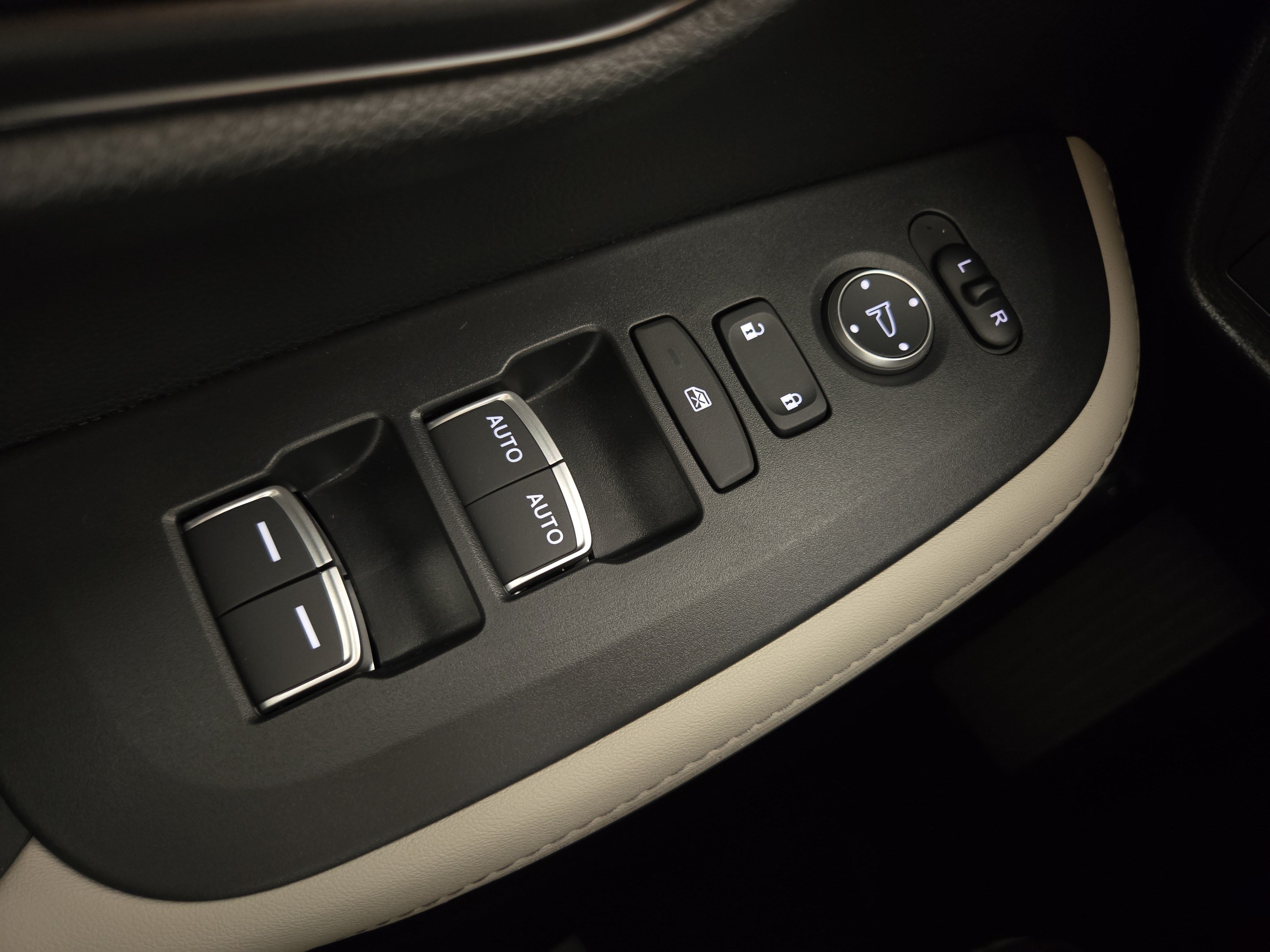 Used 2027 Honda HR-V EX-L image 26