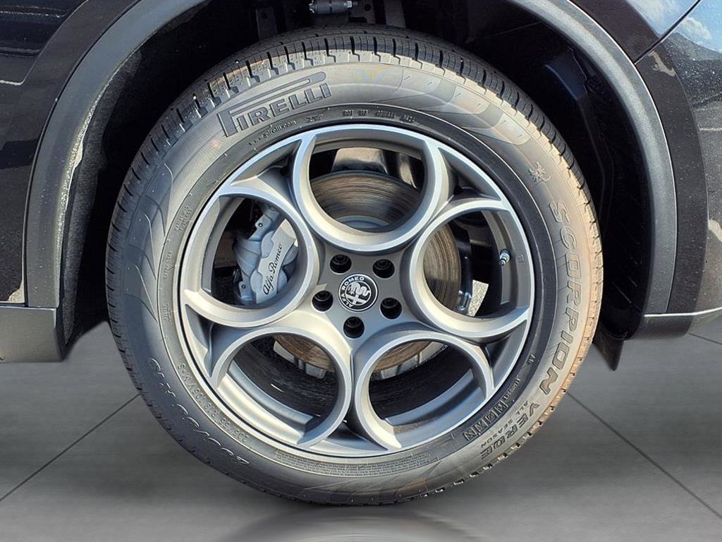 New 2025 Alfa Romeo Stelvio Sprint image 7