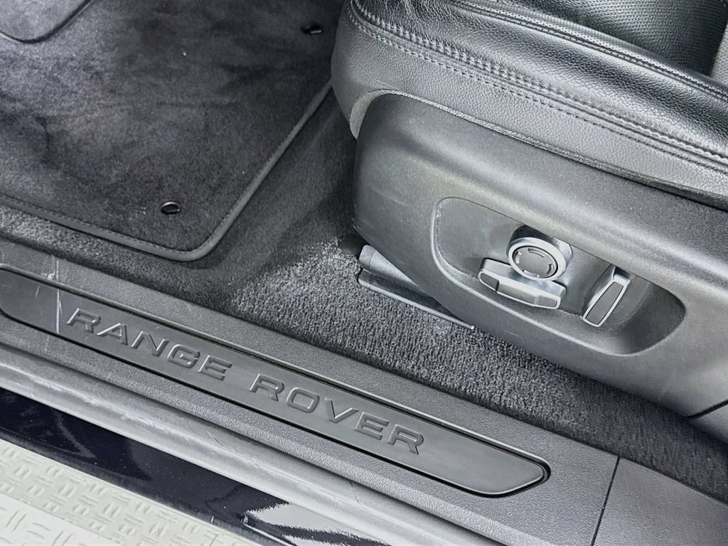 Used 2021 Land Rover Range Rover Evoque SE AWD/4WD image 18