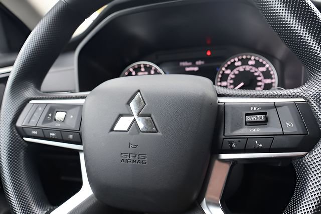 Used 2024 Mitsubishi Outlander ES image 19