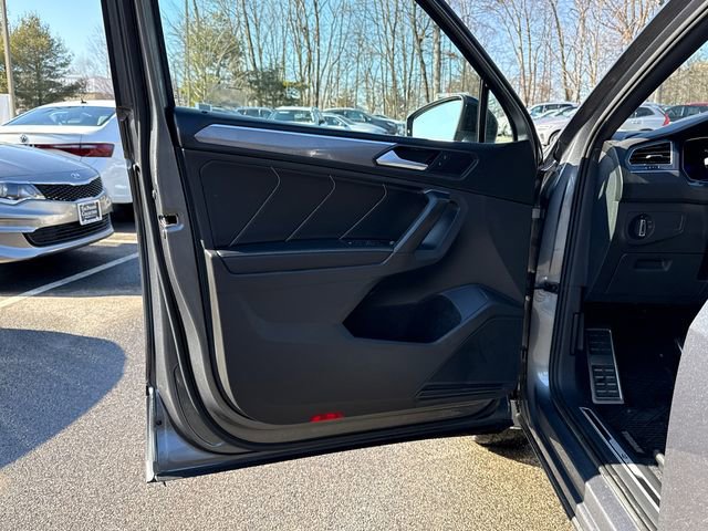 Certified 2023 Volkswagen Tiguan SE R-Line image 11