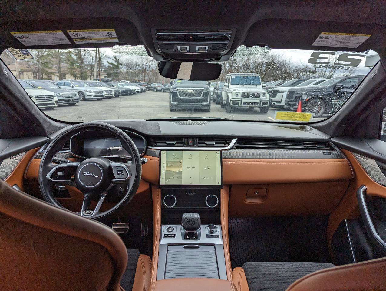 Used 2023 Jaguar F-PACE SVR image 38