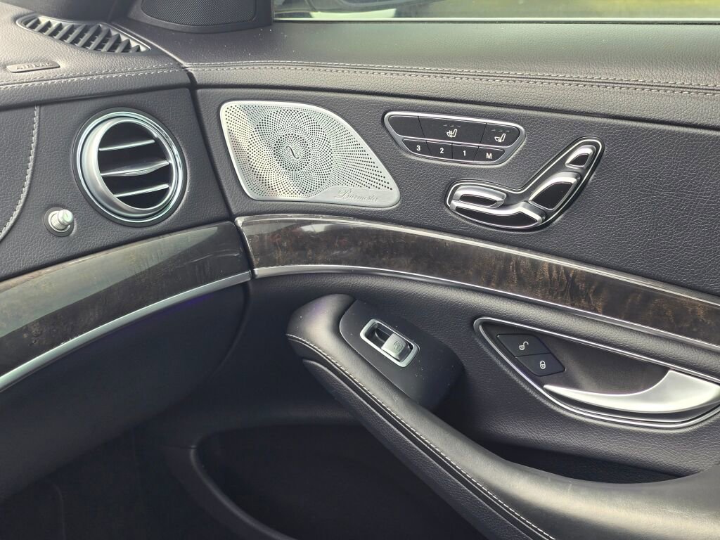 Used 2019 Mercedes-Benz S 560 Sedan w/ AMG Line Exterior image 36