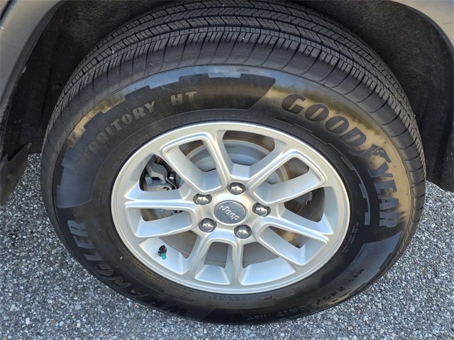 Used 2019 Jeep Grand Cherokee Laredo image 31