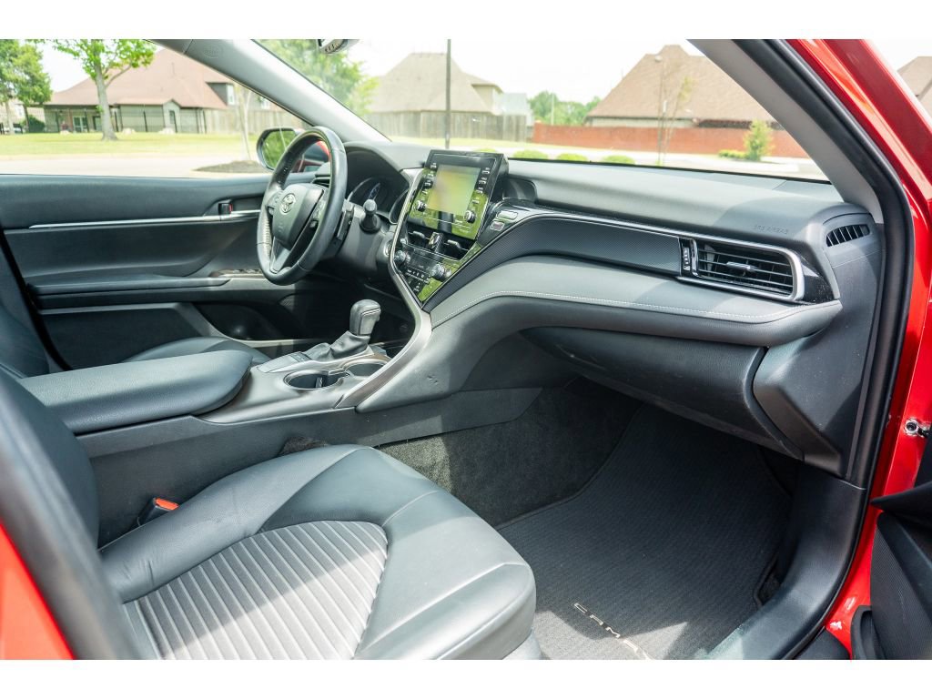 Used 2022 Toyota Camry SE w/ Convenience Package FWD image 17